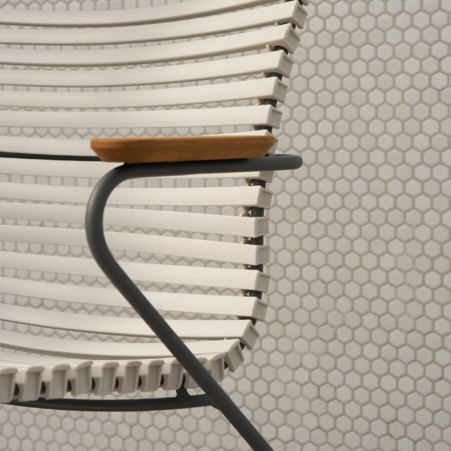 Houe "Click" Gartenstuhl mit Armlehnen, Kunststoff-Lamellen muted white