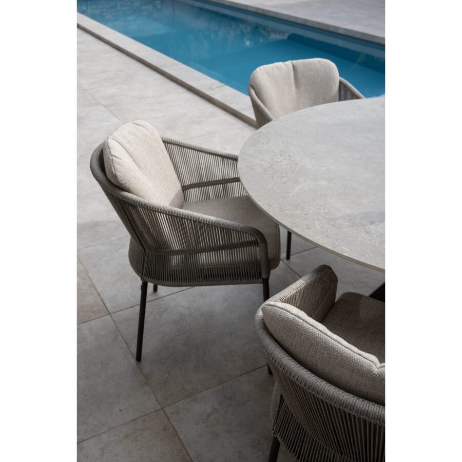 4Seasons Outdoor "Florence" Diningsessel, Gestell Aluminium terre, Rope-Bespannung grau/latte, Kissen Olefin beige, mit "Prado" Gartentisch, Tischplatte Keramik terre